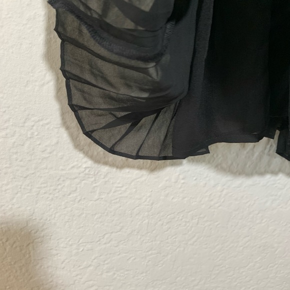 Abercrombie and Fitch Flowy Pleaded Tank Top - Picture 2 of 6